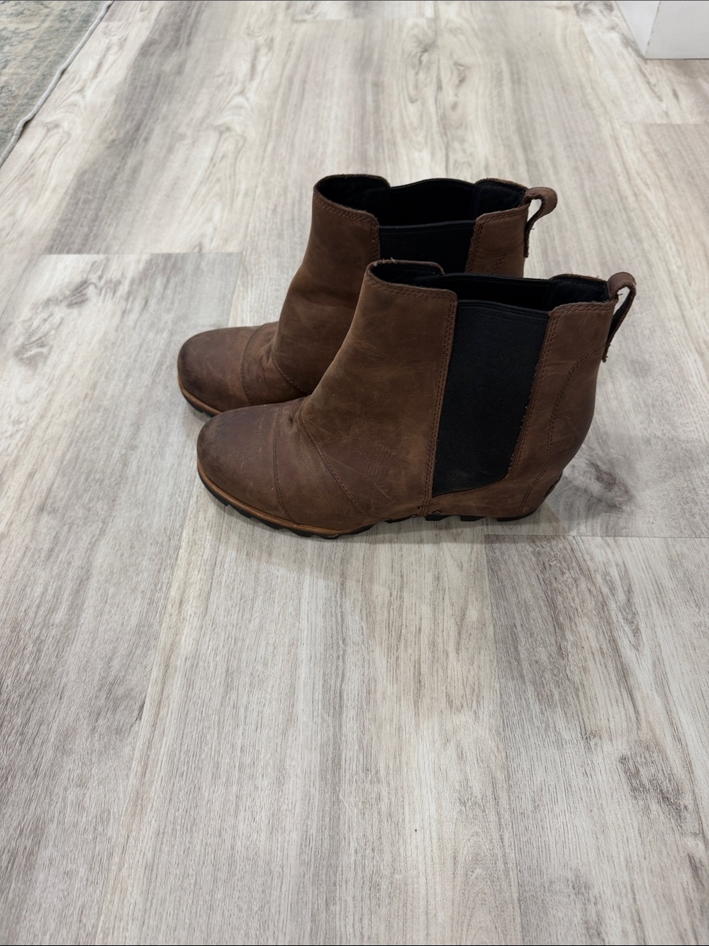 Sorel Women's Joan of Arctic wedge II  Brown Chelsea Ankle Boots size 10